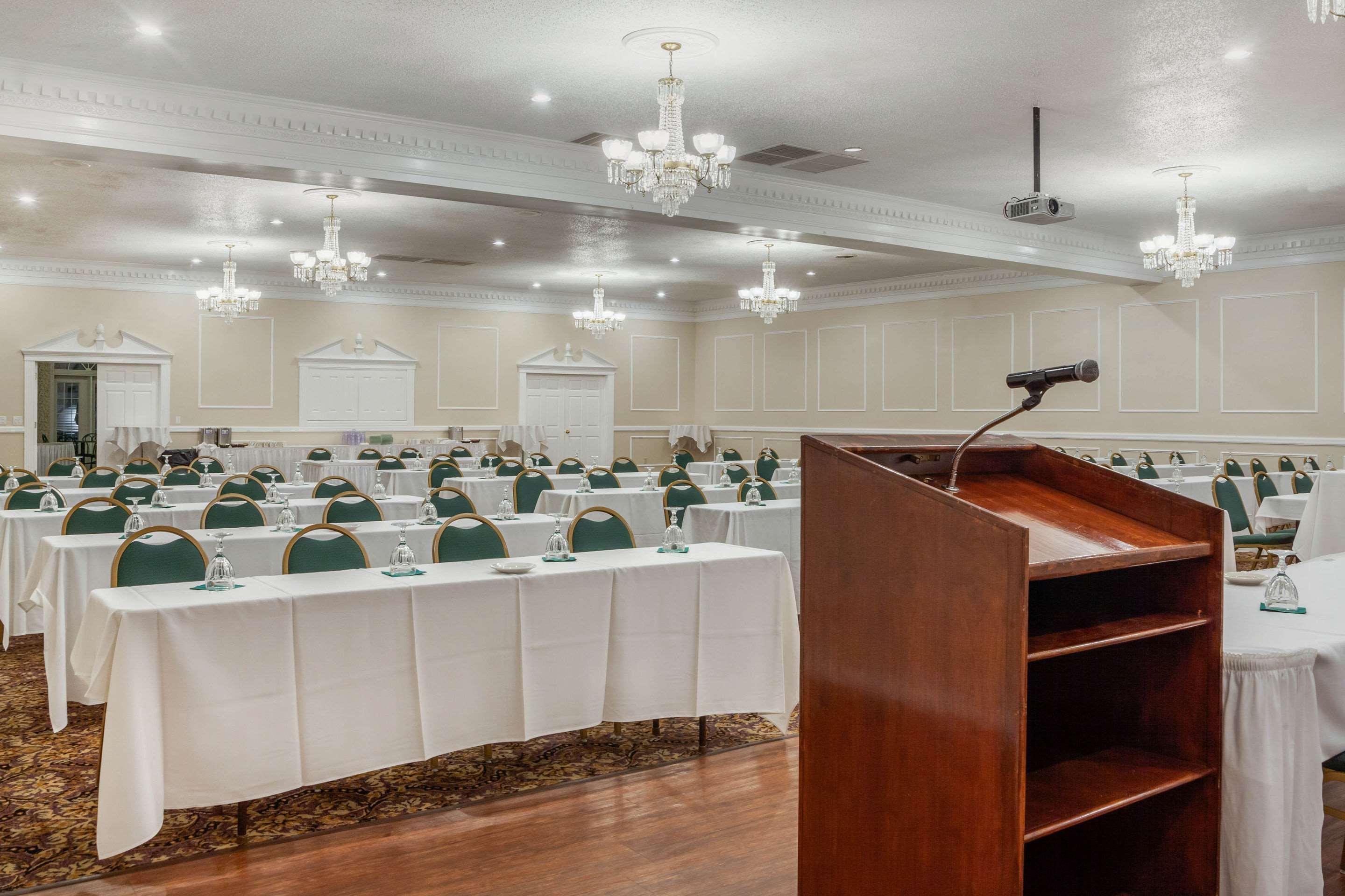 The Wisconsin Hotel & Conference Center Lake Delton Екстериор снимка